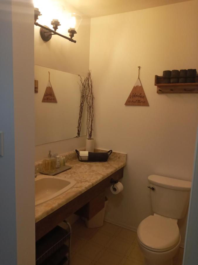 Village Center 2 Bedroom Condo Big White Esterno foto