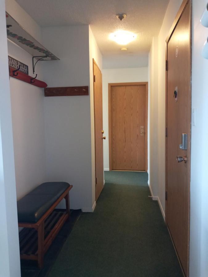 Village Center 2 Bedroom Condo Big White Esterno foto